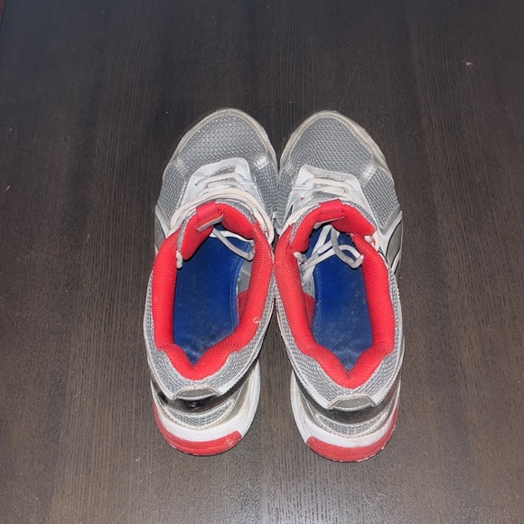 Reebok White and Silver Running Shoes - Picture 3 of 5